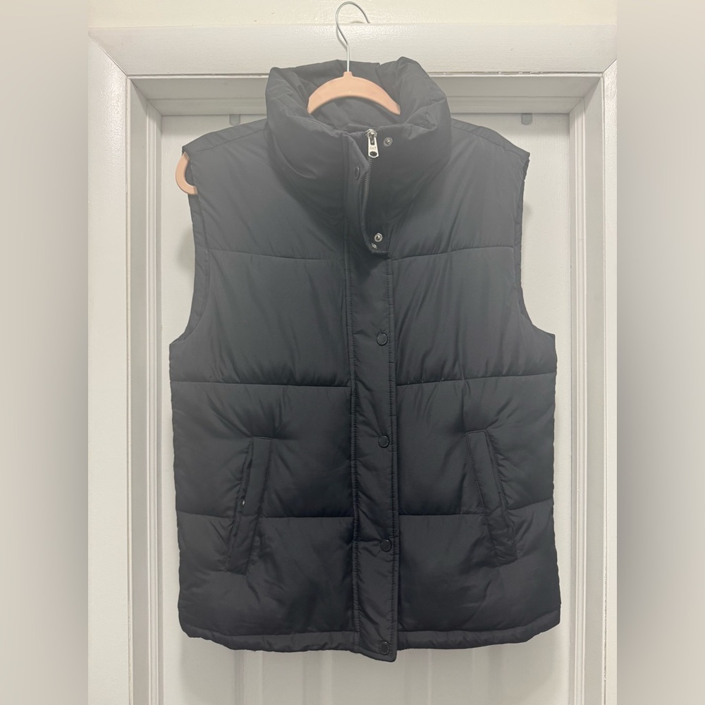 Abercrombie and Fitch Women’s Black Puffer Vest